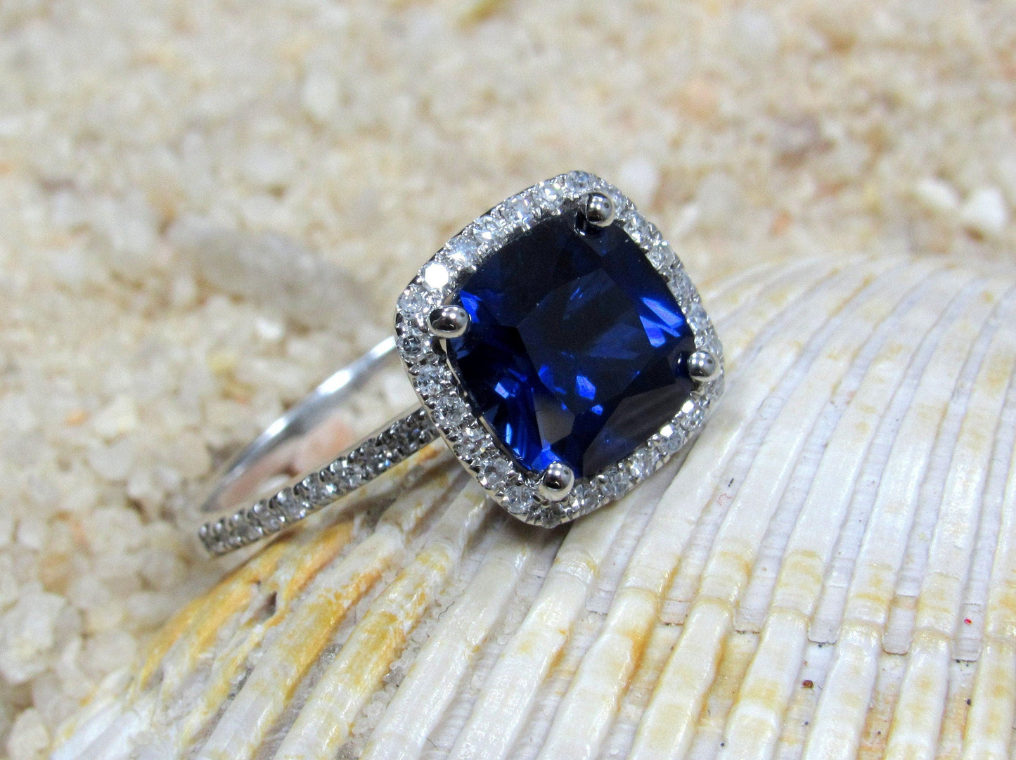 Blue Sapphire Engagement Ring, Cushion Halo Ring, Sapphire Engagement Ring, Blue Sapphire Ring, Cuscino, 2ct Ring 8mm BellaMoreDesign.com