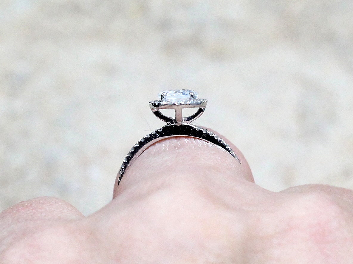 2ct Ovale 8x6mm White Sapphire & Diamonds Accent Engagement Ring Halo Medio Basket BellaMoreDesign.com