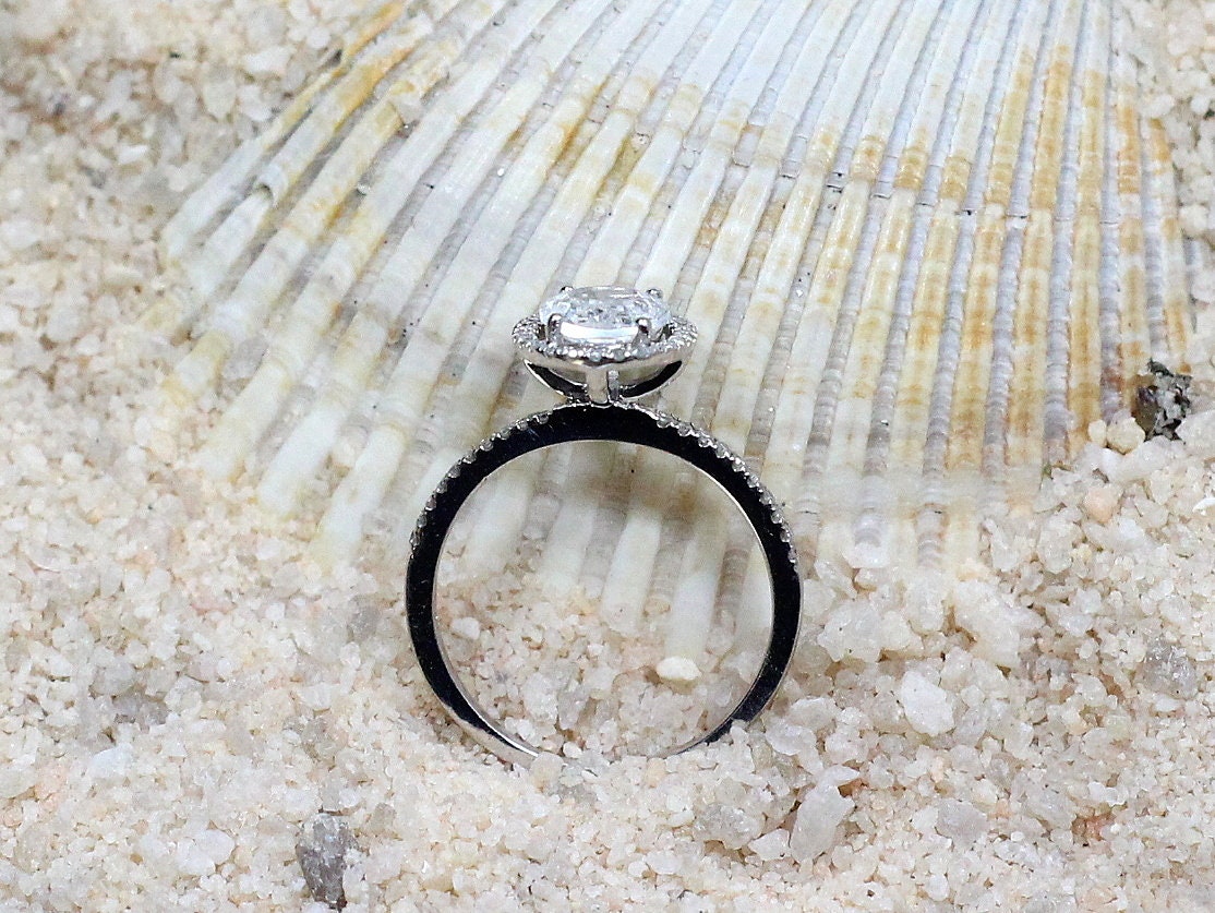 2ct Ovale 8x6mm White Sapphire & Diamonds Accent Engagement Ring Halo Medio Basket BellaMoreDesign.com