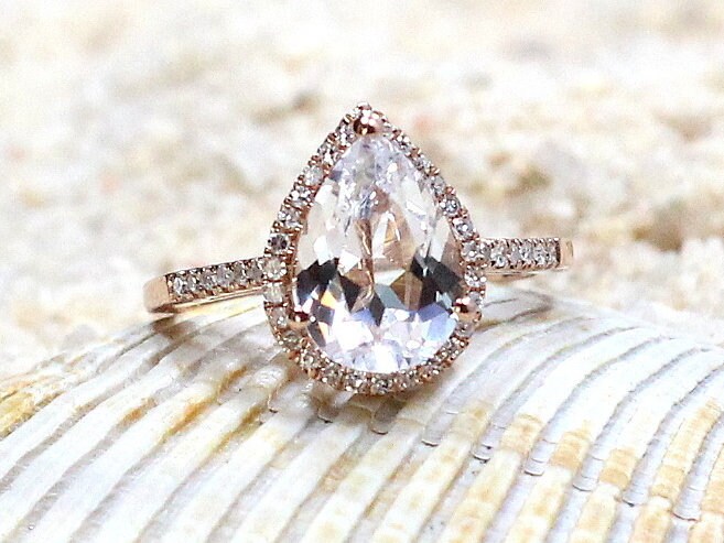 White Sapphire Diamond Engagement Ring,Pear Cut Ring,Pear Halo Ring,Goccia,2.5ct Ring,Sapphire Ring,White-Yellow-Rose Gold-Platinum BellaMoreDesign.com